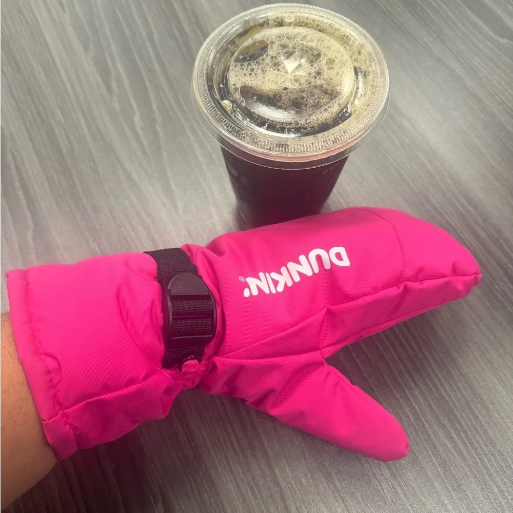 Official Dunkin’ Donuts 2026 Pink Iced Coffee Mitten Glove Merchandise Size M/L